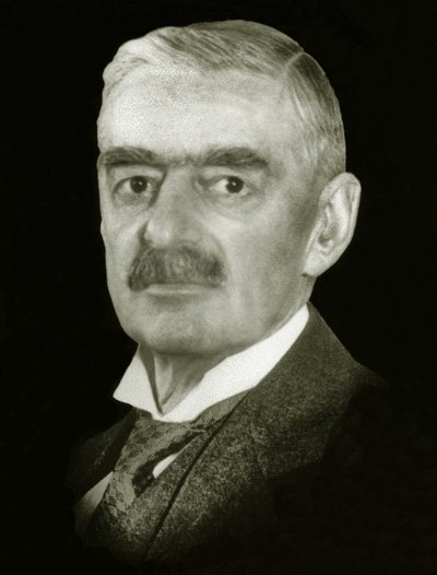 Neville Chamberlain (1869-1940) door English Photographer